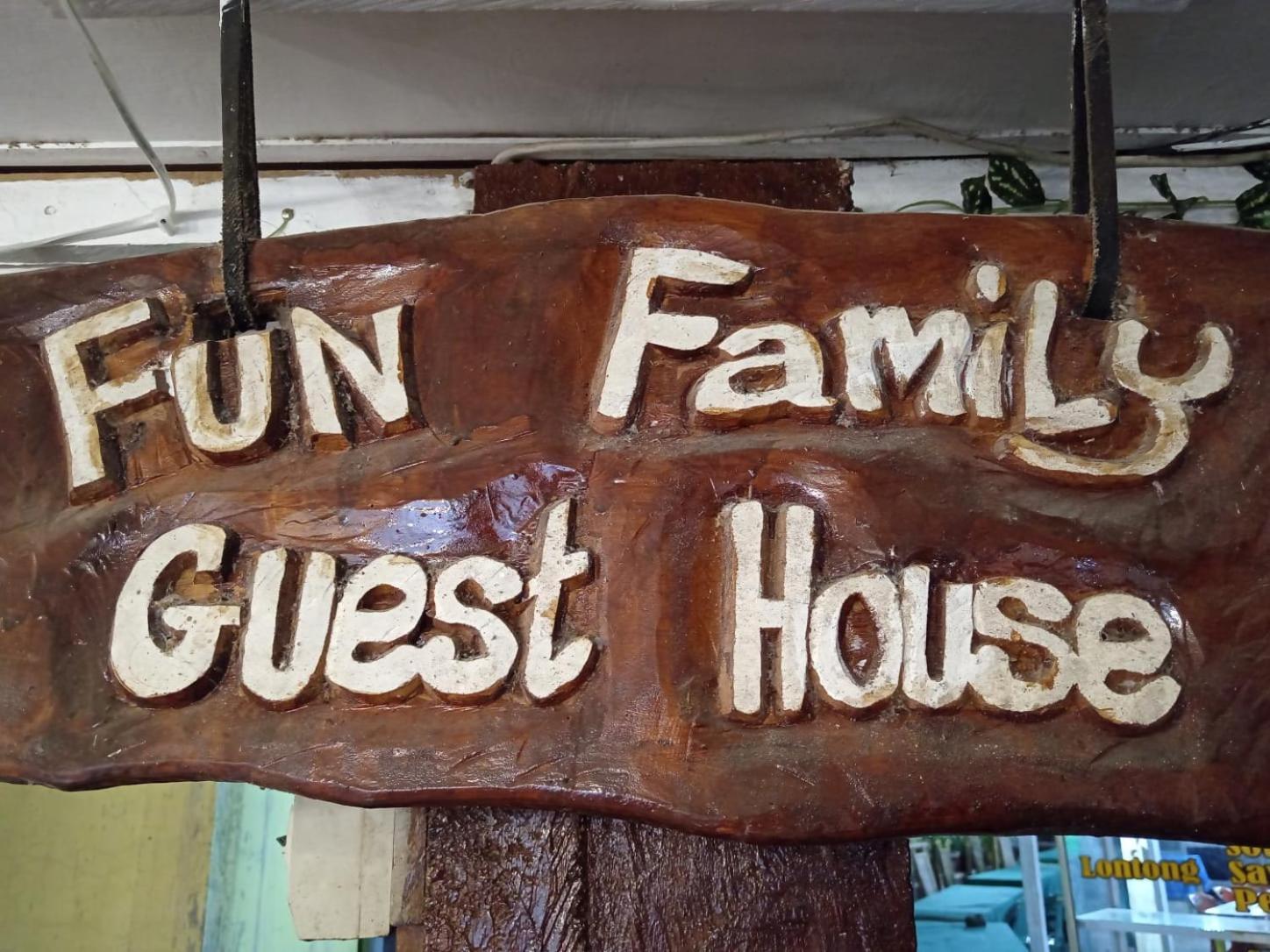 Fun Family Guest House N Jungle Tour Bukit Lawang Exterior foto