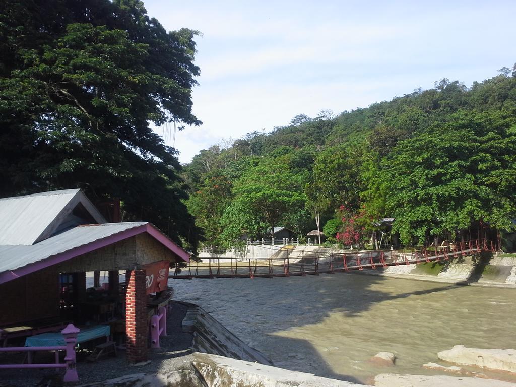 Fun Family Guest House N Jungle Tour Bukit Lawang Exterior foto