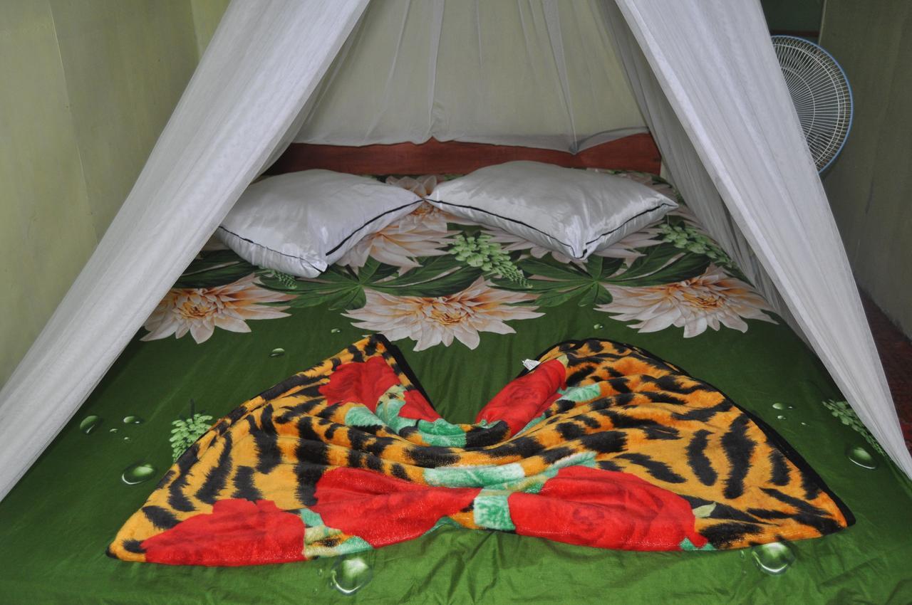 Fun Family Guest House N Jungle Tour Bukit Lawang Exterior foto