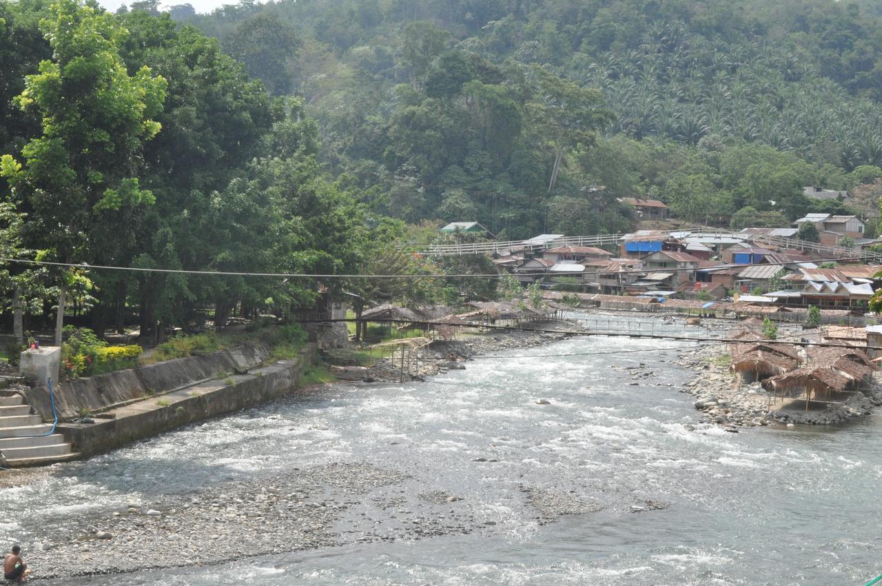 Fun Family Guest House N Jungle Tour Bukit Lawang Exterior foto